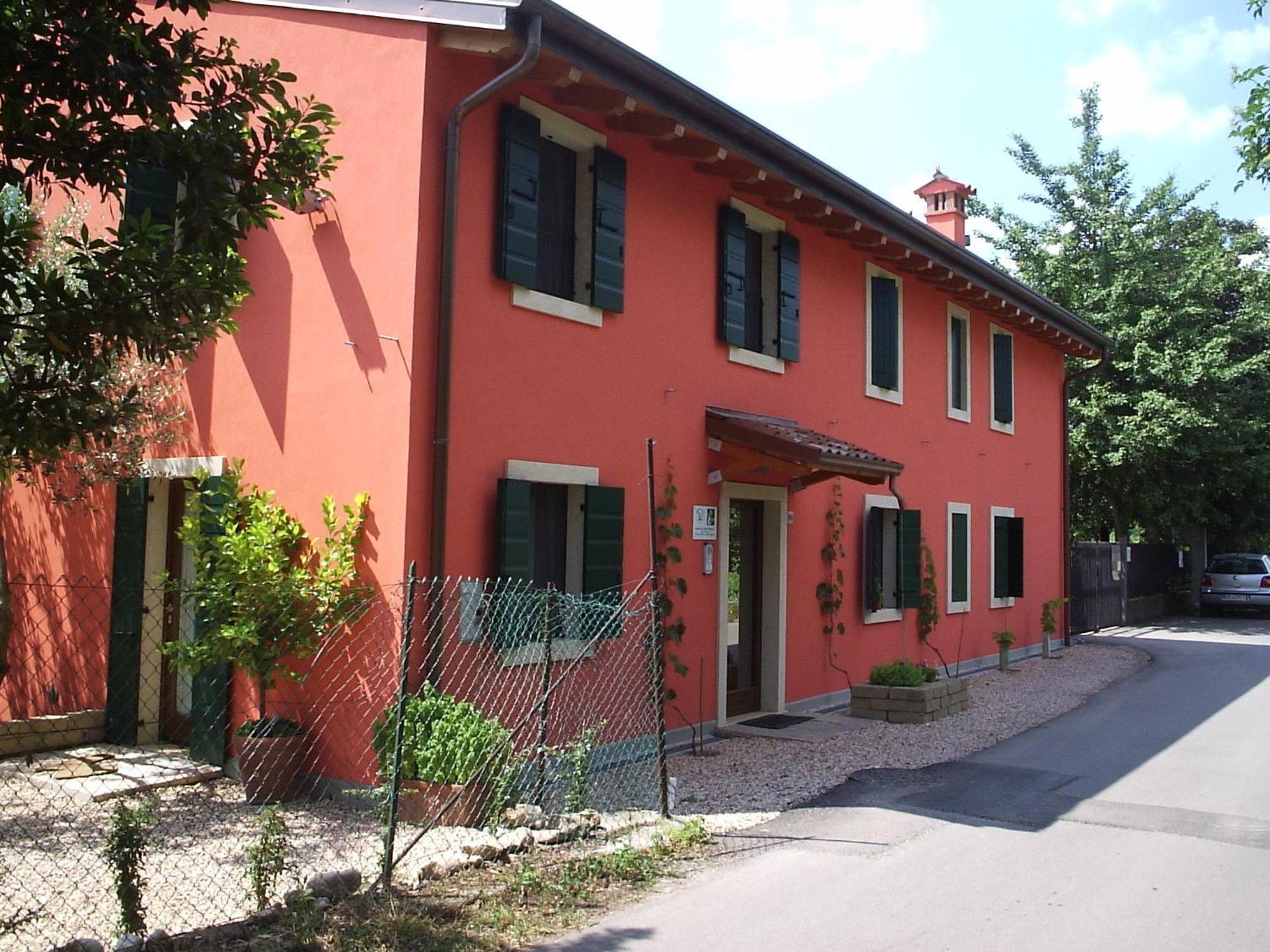 Alloggio per agriturismo Corte Carolina *